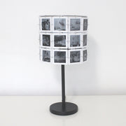 Personalisierte Fotolampe kleinNELLI- Rahmen weiß - 30 eigene Fotos in Schwarzweiß